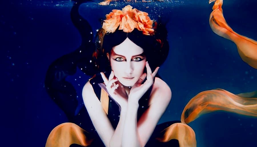 Scorpio Woman Underwater Dramatic Make-up