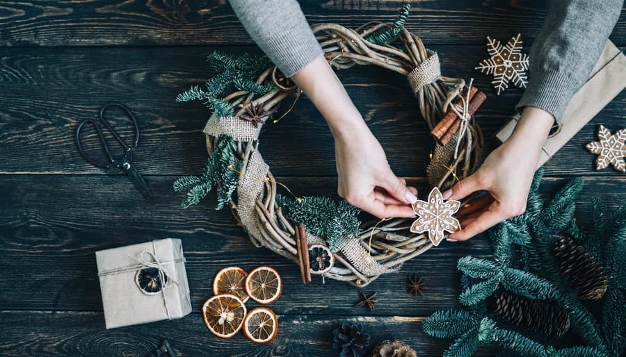Making Natural Christmas Wreath