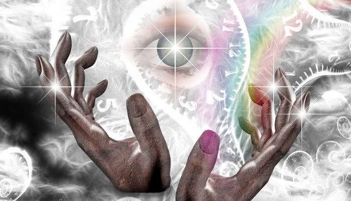 4 Reasons You Need To Pick Up A Tarot Deck Now
