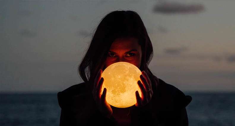 These 3 Moon-Powered Spells Harness Lunar Magick To Supercharge Your Spell-Casting During Every Phase